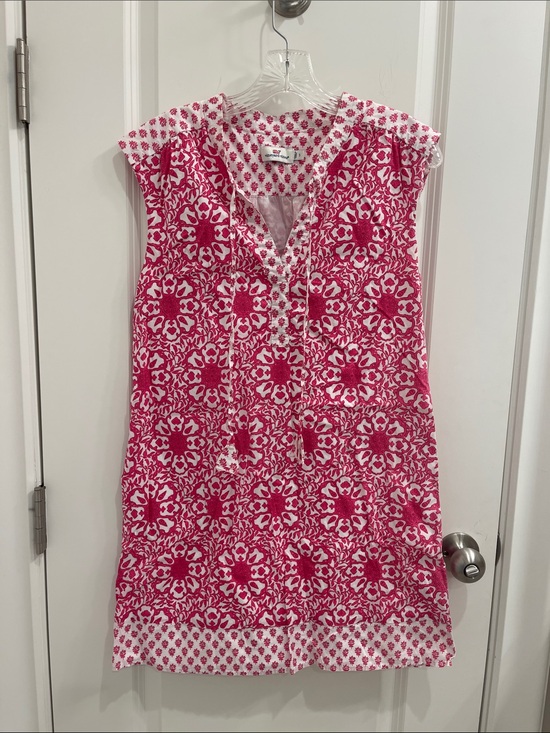 Vineyard Vines Dresses & Skirts - Vineyard Vines Pink and White Floral Print Dress